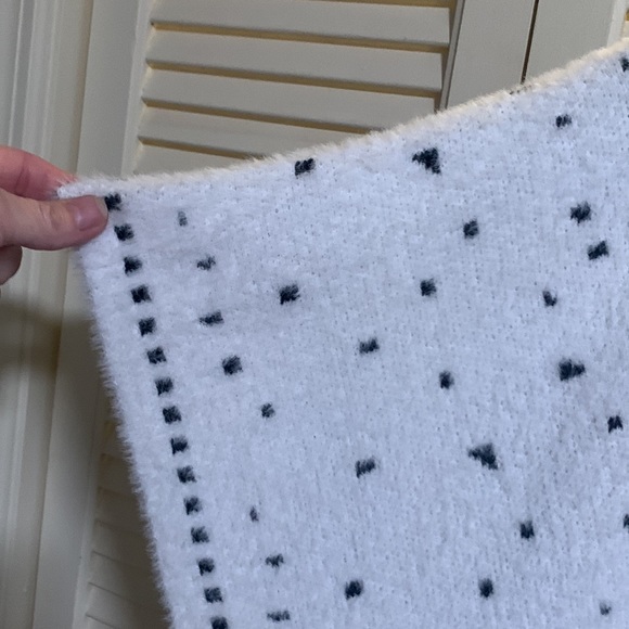 Beautiful Cobble Lane Poncho NWOT - Picture 5 of 6